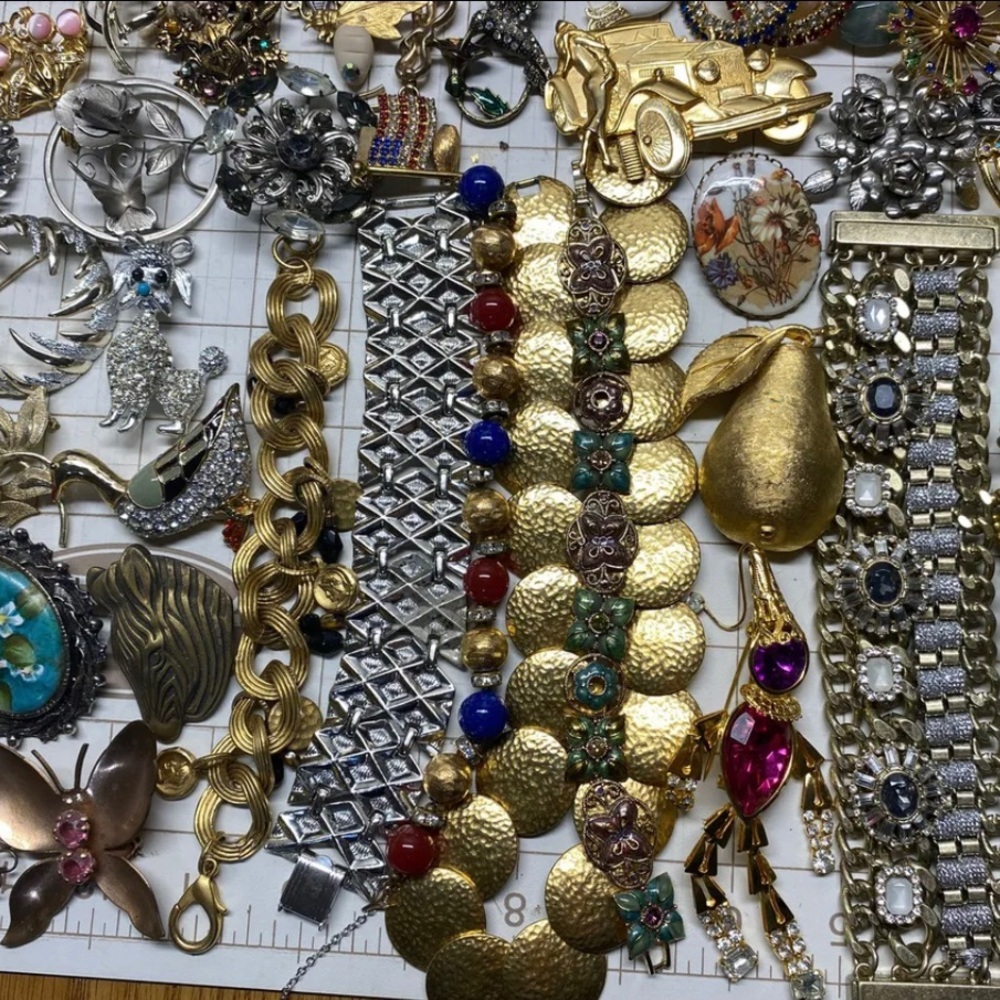 1 LB UNSEARCHED MYSTERY Jewelry LOT Wearable Necklaces Earrings Bracelets & MORE